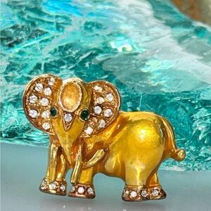 Vintage Golden Elephant Brooch with Rhinestone Accents – Emerald Green Eyes